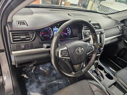 Used 2016 Toyota Camry SE w/ Moonroof Package FWD image 7
