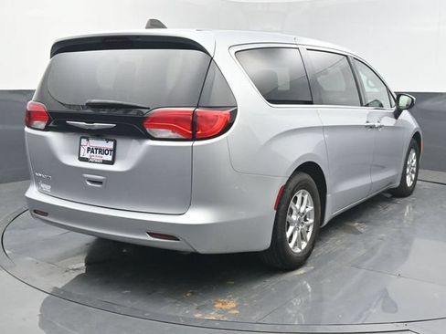 Used 2023 Chrysler Voyager LX FWD image 5