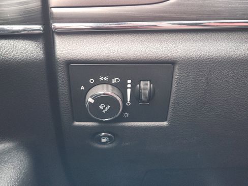 Used 2019 Jeep Grand Cherokee Limited image 26