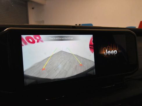 Used 2025 Jeep Wrangler Unlimited Sahara image 24