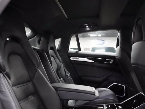 Used 2019 Porsche Panamera RWD image 27