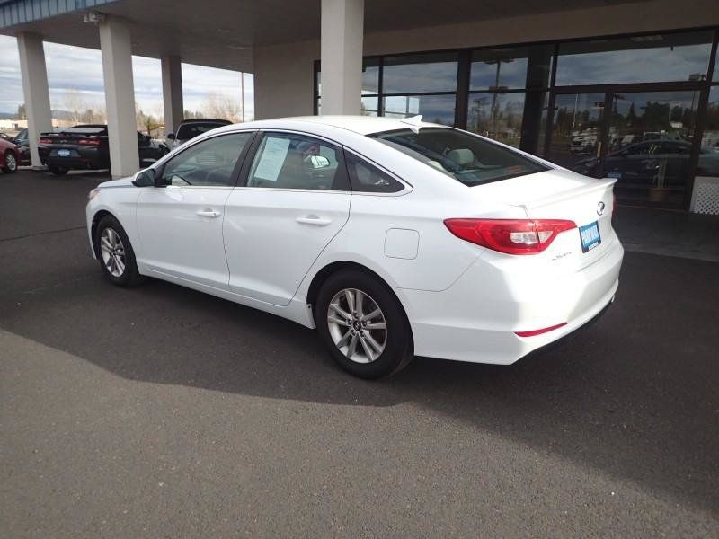 Used 2016 Hyundai Sonata SE FWD image 3