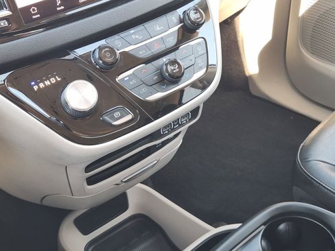 Used 2022 Chrysler Pacifica Touring-L image 20