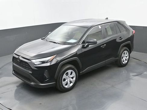 Used 2025 Toyota RAV4 LE FWD image 30