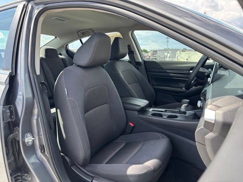 Used 2025 Nissan Altima 2.5 SV FWD image 36