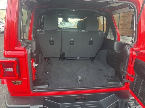 Used 2024 Jeep Wrangler Unlimited Rubicon image 10