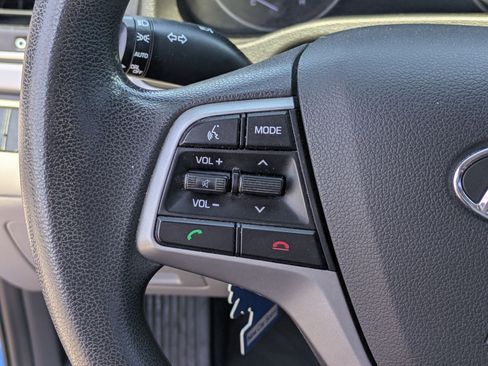 Used 2017 Hyundai Elantra SE FWD image 19