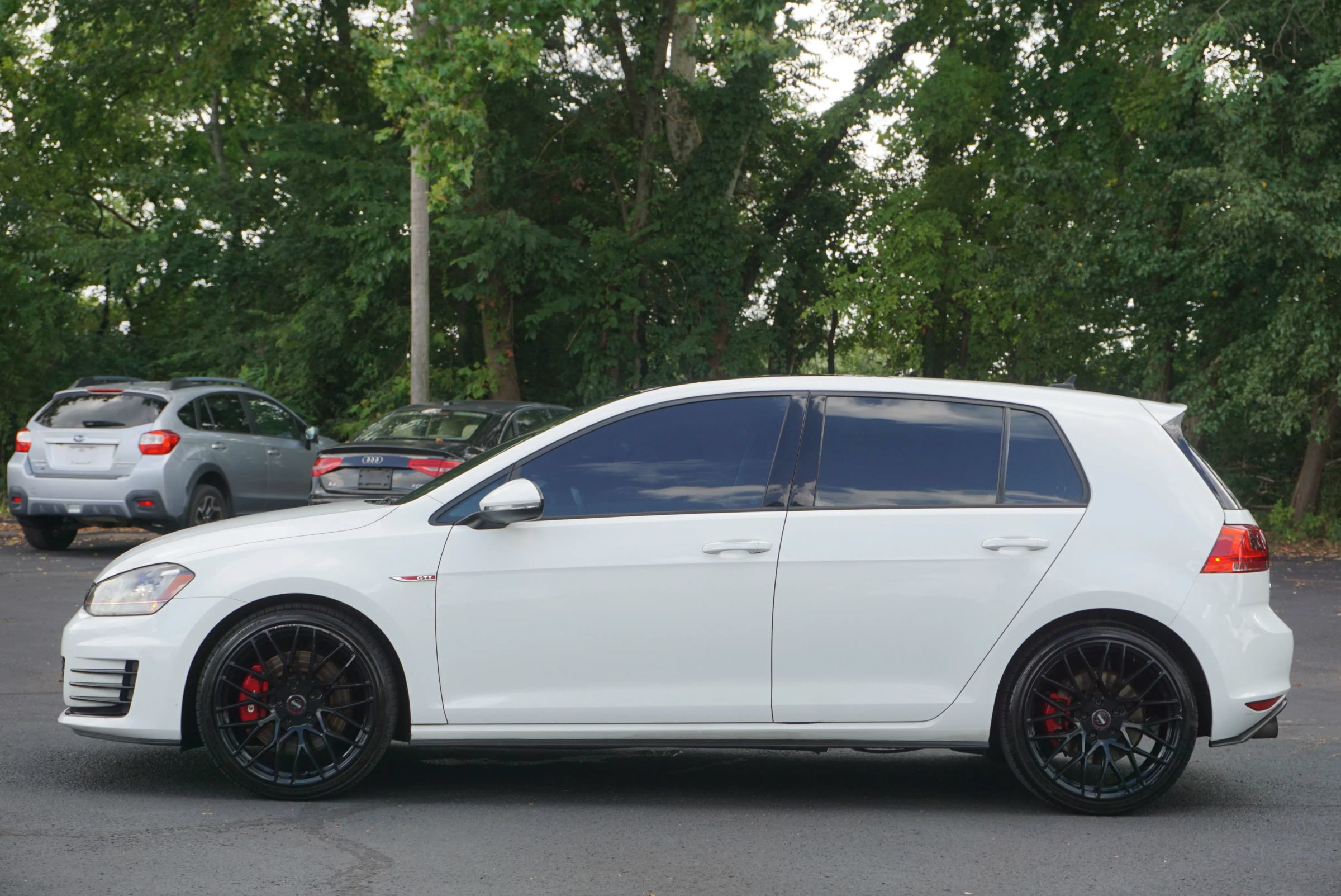 Used 2017 Volkswagen GTI SE FWD image 10