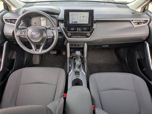 Used 2025 Toyota Corolla Cross LE image 25