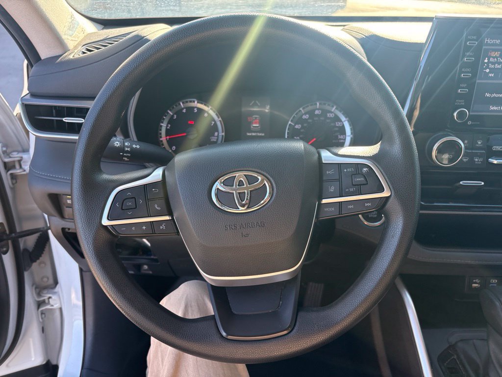 Used 2022 Toyota Highlander L FWD image 38