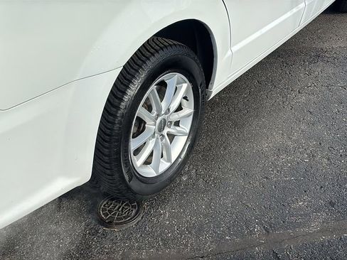 Used 2019 Dodge Grand Caravan SXT image 8