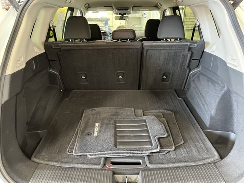 Used 2025 Nissan Rogue SV image 11