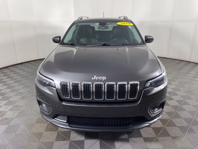 Used 2019 Jeep Cherokee Latitude Plus w/ Cold Weather Group AWD/4WD image 12