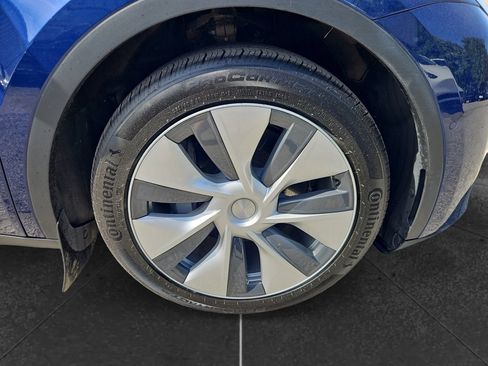 Used 2022 Tesla Model Y Long Range AWD/4WD image 32