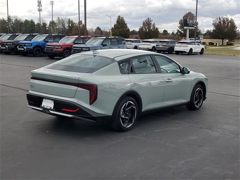 Used 2025 Kia K4 EX image 3