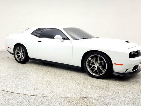 Used 2022 Dodge Challenger GT image 3
