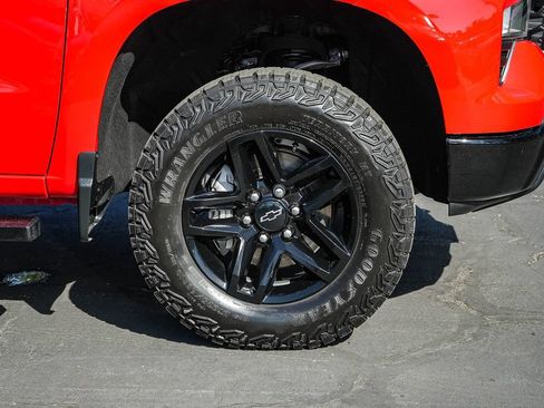 Used 2024 Chevrolet Silverado 1500 Custom Trail Boss w/ LPO, Dark Essentials Package AWD/4WD image 11