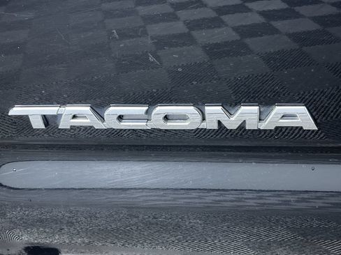 Used 2012 Toyota Tacoma 4x4 Access Cab V6 w/ SR5 Pkg image 25