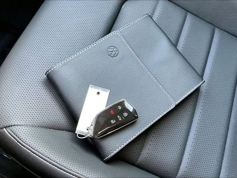 New 2025 Volkswagen Atlas SEL image 11