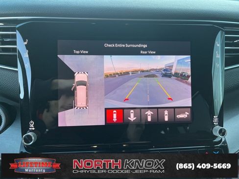 Used 2025 Jeep Wagoneer Series III w/ Premium Group I image 10