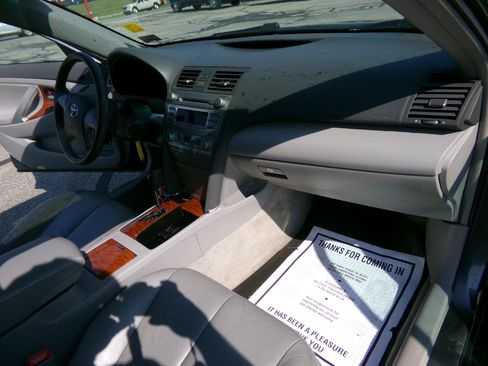 Used 2010 Toyota Camry XLE FWD image 16
