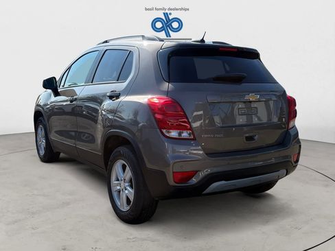 Used 2022 Chevrolet Trax LT w/ Driver Confidence Package AWD/4WD image 3