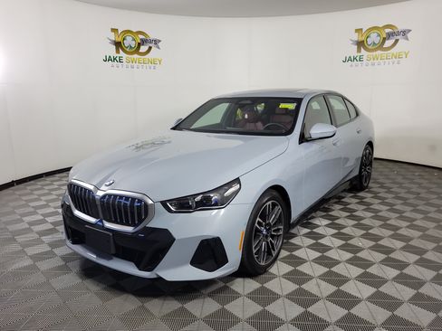 Certified 2026 BMW 540i xDrive w/ M Sport Package AWD/4WD image 3