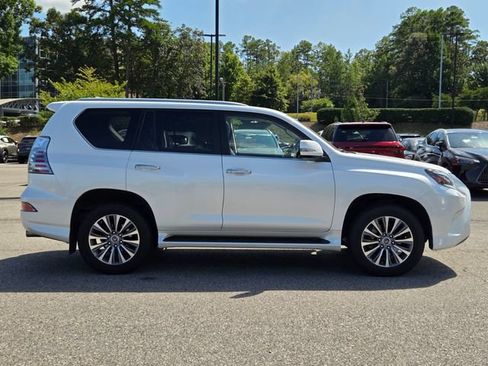 Used 2023 Lexus GX 460 Luxury w/ Accessory Package AWD/4WD image 6