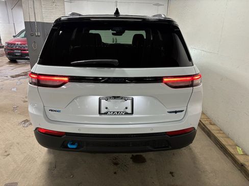 Used 2023 Jeep Grand Cherokee Trailhawk image 8