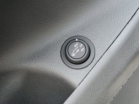 Used 2020 Buick Envision Essence AWD/4WD image 23