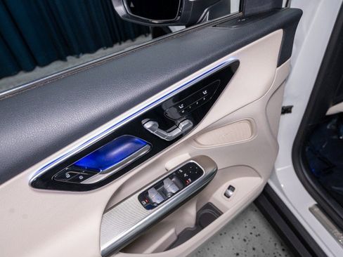 Used 2026 Mercedes-Benz GLC 300 image 11