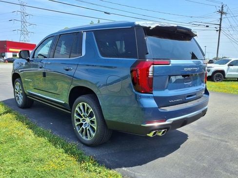 Used 2025 GMC Yukon Denali w/ Denali Reserve Package image 3