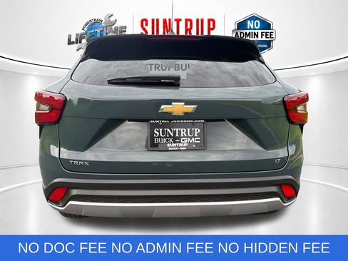 Used 2025 Chevrolet Trax LT FWD image 4