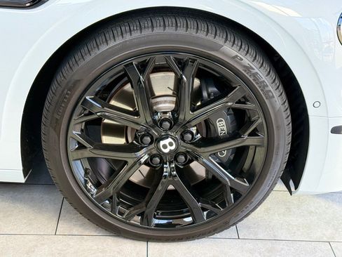 Used 2023 Bentley Flying Spur Plug-In Hybrid image 16