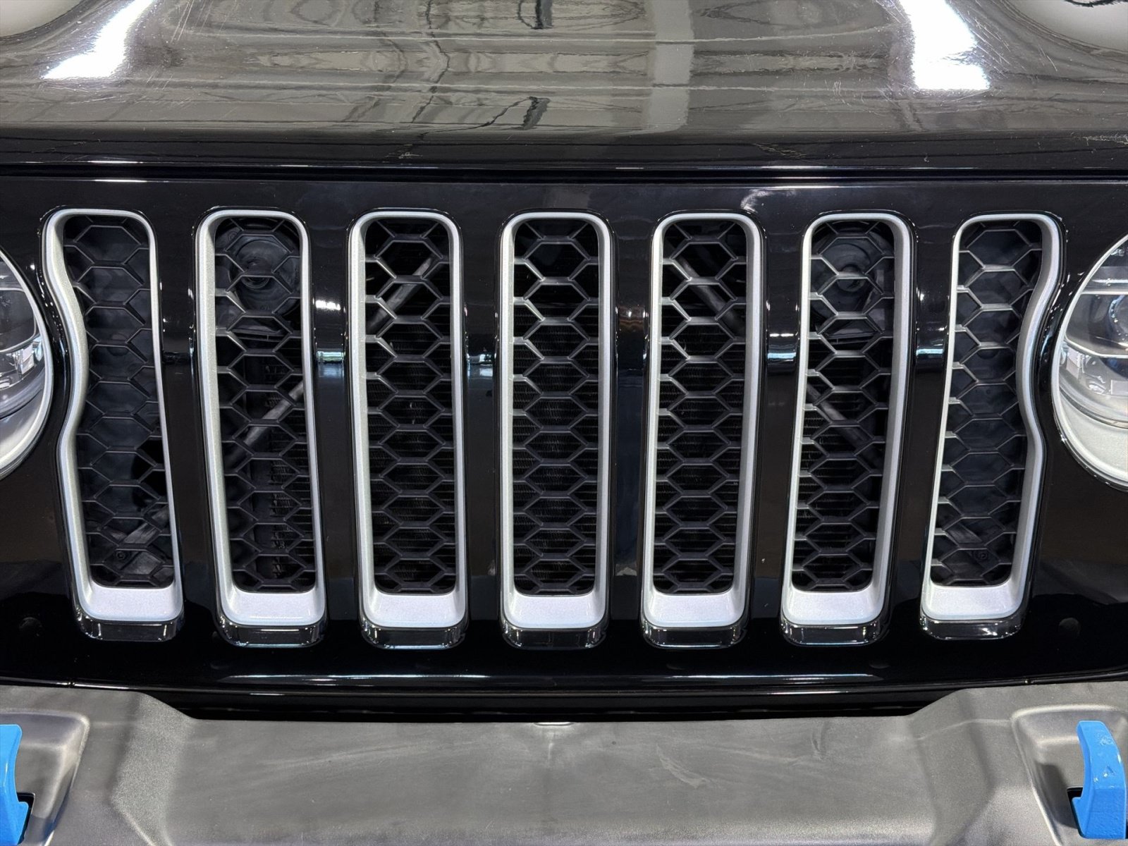 Used 2022 Jeep Wrangler Unlimited Sahara w/ Cold Weather Group AWD/4WD image 11