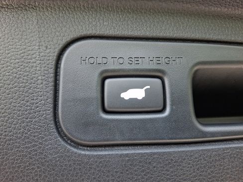 Used 2023 Honda Pilot Touring image 32