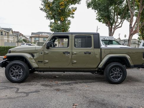 New 2026 Jeep Gladiator Sport image 2