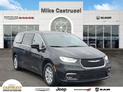 New 2026 Chrysler Pacifica Select