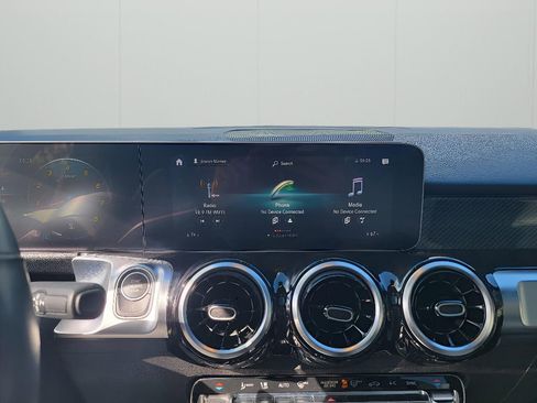 Used 2020 Mercedes-Benz GLB 250 4MATIC image 18