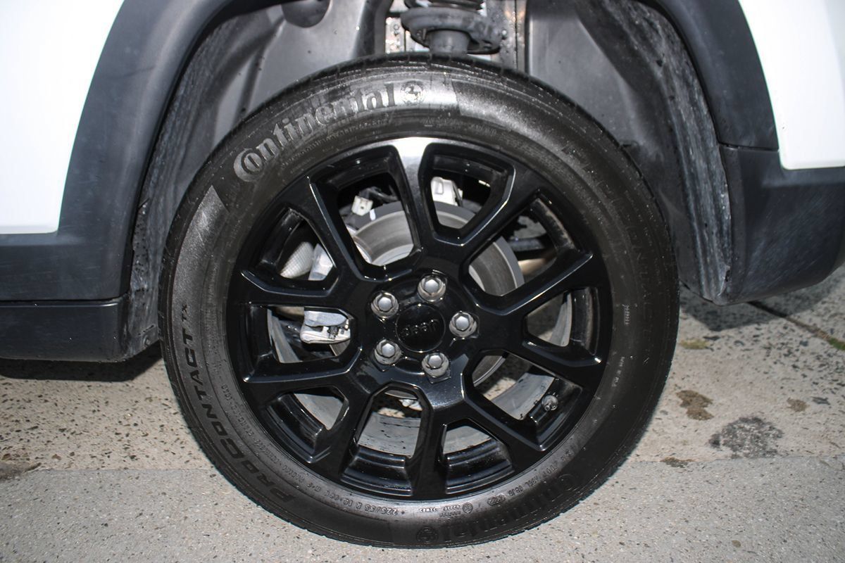 Used 2023 Jeep Compass Latitude AWD/4WD image 34