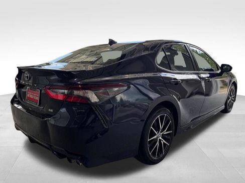 Used 2021 Toyota Camry SE FWD image 6