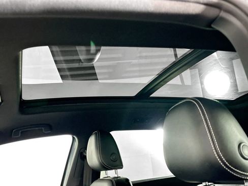 Certified 2021 Volkswagen Atlas Cross Sport SE w/ Panoramic Sunroof Package image 18