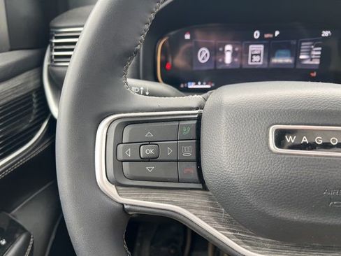 Used 2023 Jeep Wagoneer L Series III w/ Premium Group I image 16