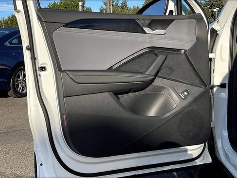 New 2025 Volkswagen Tiguan SE image 22