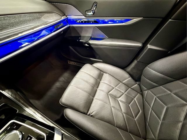 Used 2025 BMW 740i RWD image 29