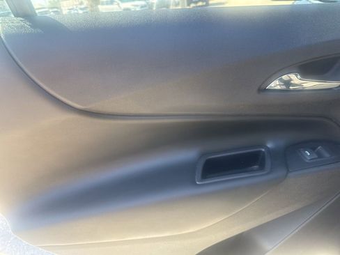 Used 2018 Chevrolet Equinox LT FWD image 12