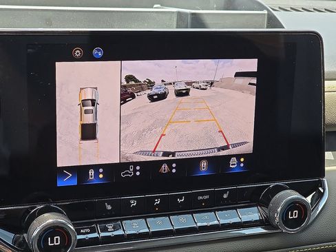 Used 2024 Chevrolet Colorado ZR2 w/ Technology Package AWD/4WD image 20