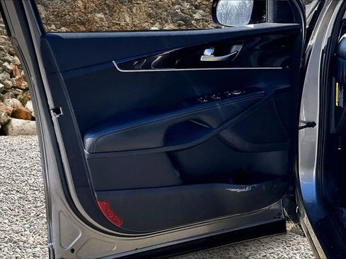 Used 2018 Kia Sorento LX image 19