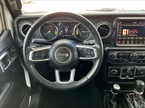 Used 2022 Jeep Wrangler Unlimited Sahara image 5