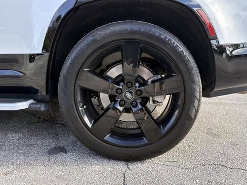 Used 2024 Land Rover Defender 130 X-Dynamic SE image 10